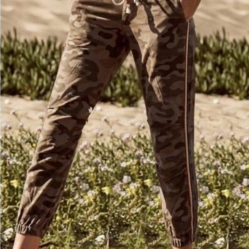 Sundry Camo N° 95 Soleil Jogger Pants Rainbow Striped side Sz 24